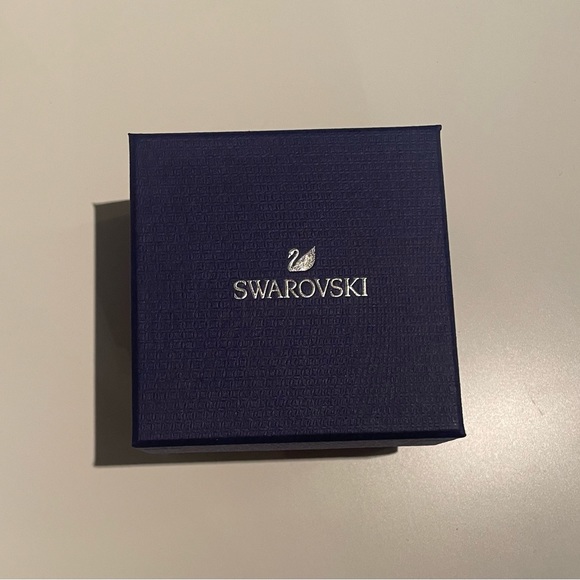 Swarovski crystal stud earrings - Picture 5 of 5